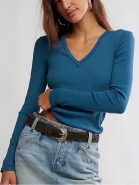FREE PEOPLE WE THE FREE NERIA LONG SLEEVE V-NECK TOP STILL SEA Medium